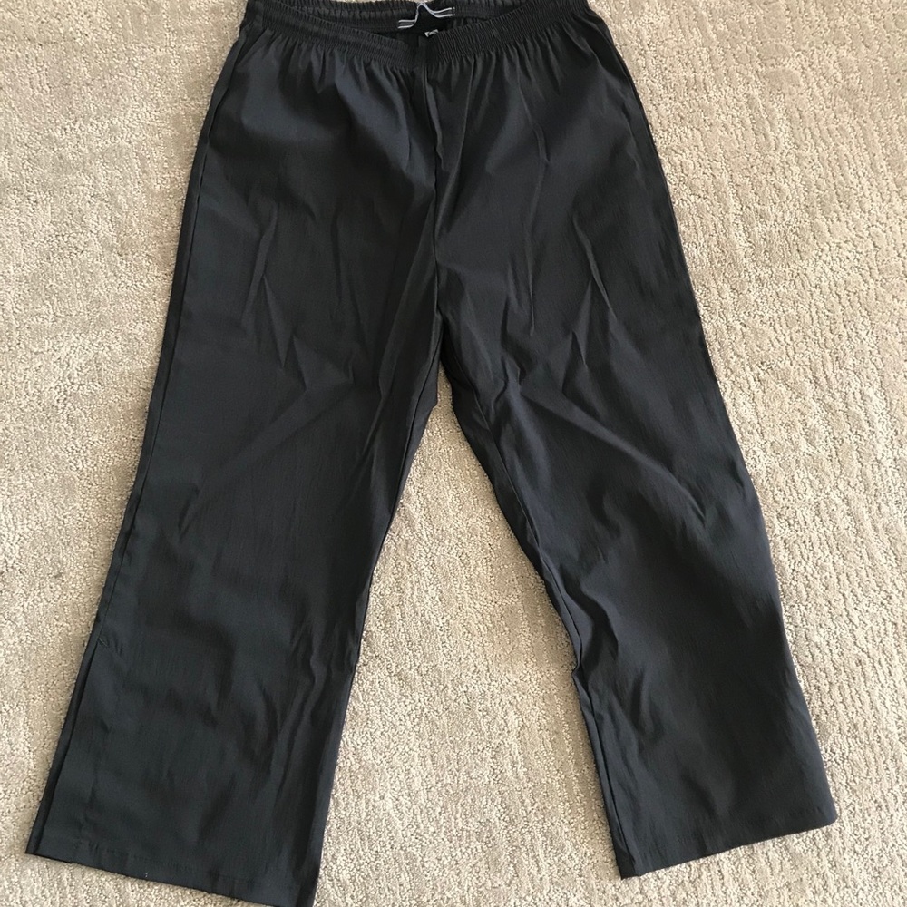 New, Noel Asmar crop pant. Black sz.M